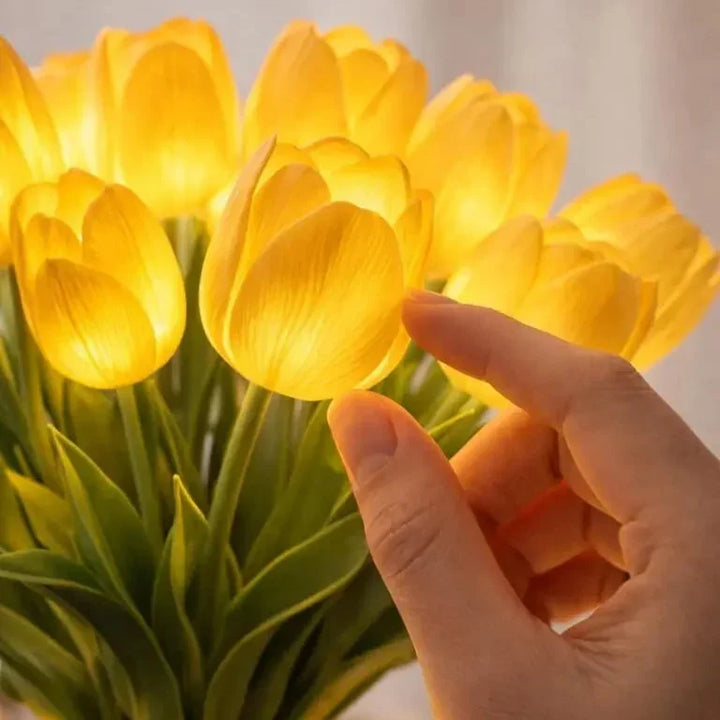 Cosy LED flower lamp for warm, atmospheric light