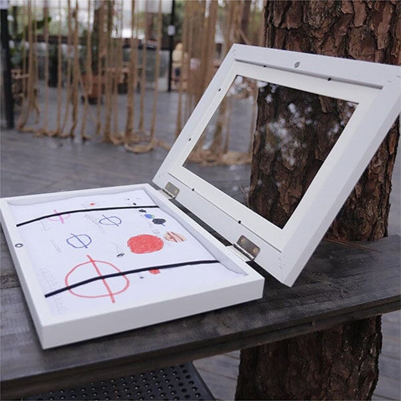 Children's picture frame with hinged opening for A4 drawings, holds up to 150 pieces, MDF and tempered glass