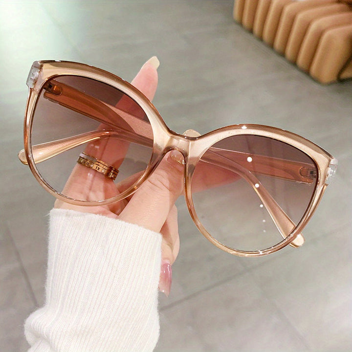 Luxury Cat-Eye Sunglasses for Women – Oversized and Stylish for Sunny Days