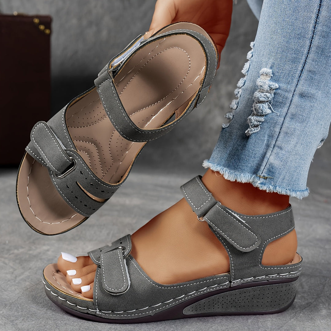 Comfortable orthopaedic sandals