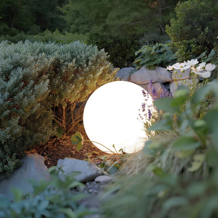 Solar-powered garden globe light – cordless, waterproof outdoor lamp