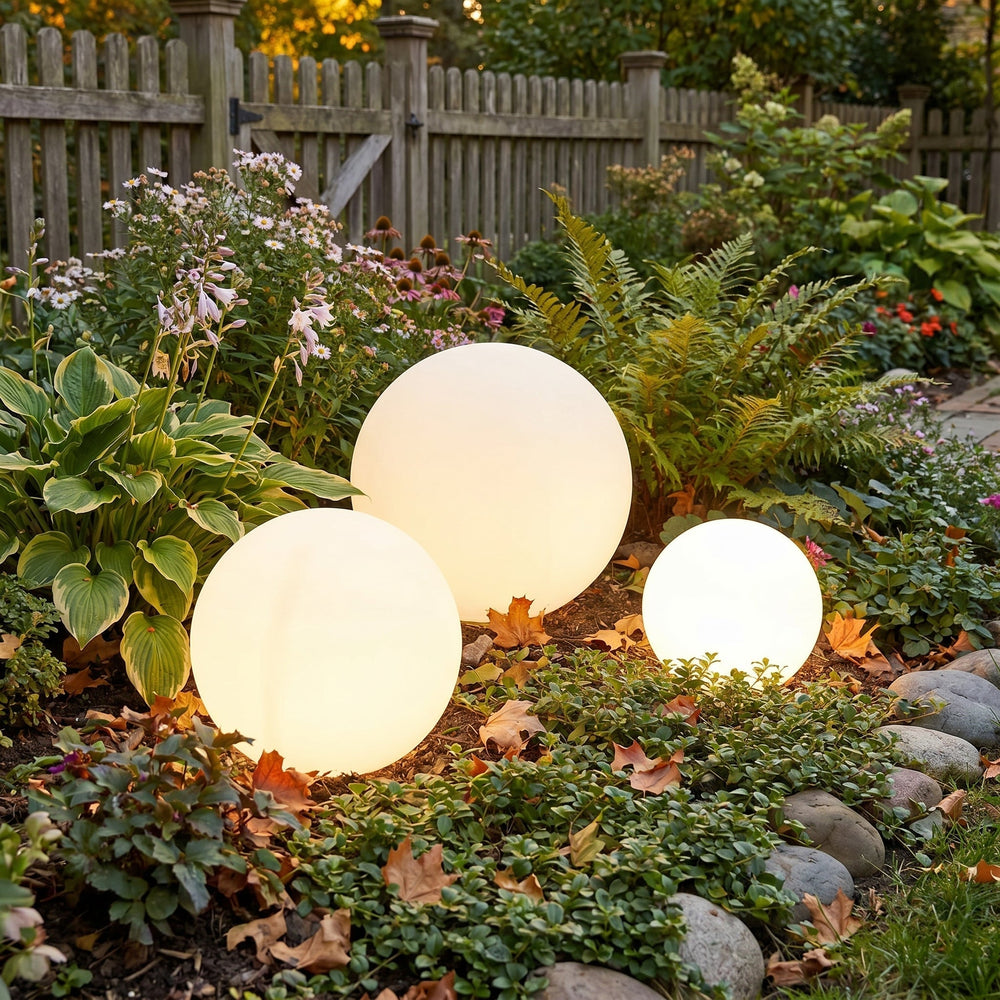Solar-powered garden globe light – cordless, waterproof outdoor lamp