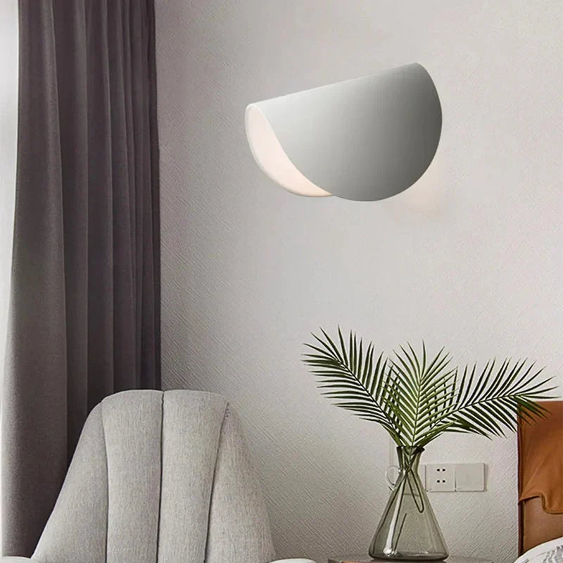 Adjustable Up-Down LED Wall Light – Warm Ambient Light, Modern Design