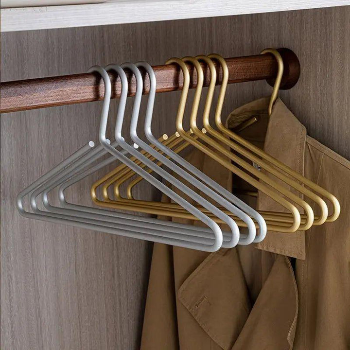 Luxury Non-Slip Hangers - Closura