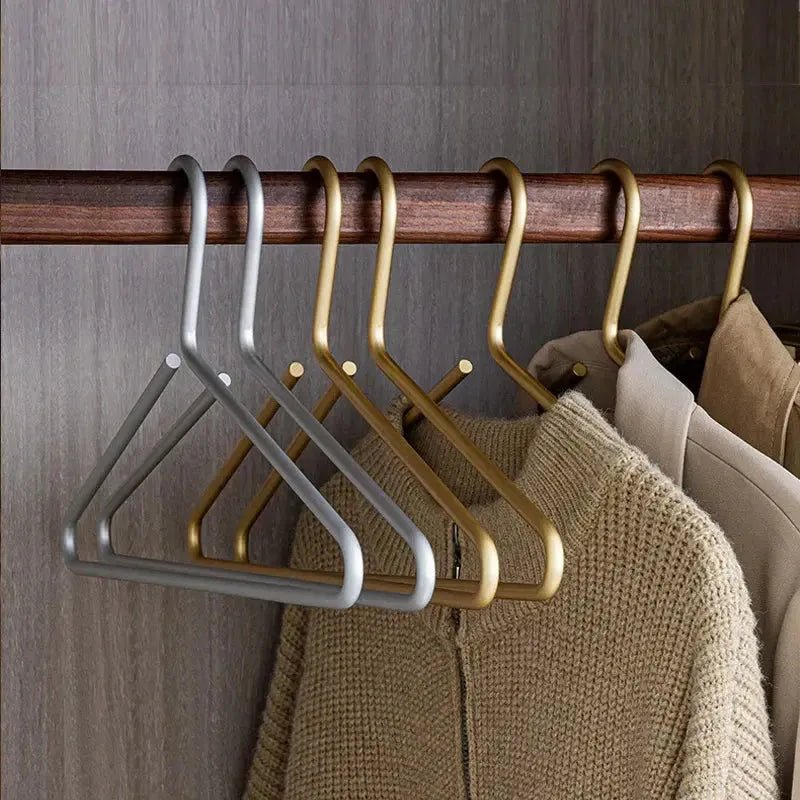 Luxury Non-Slip Hangers - Closura