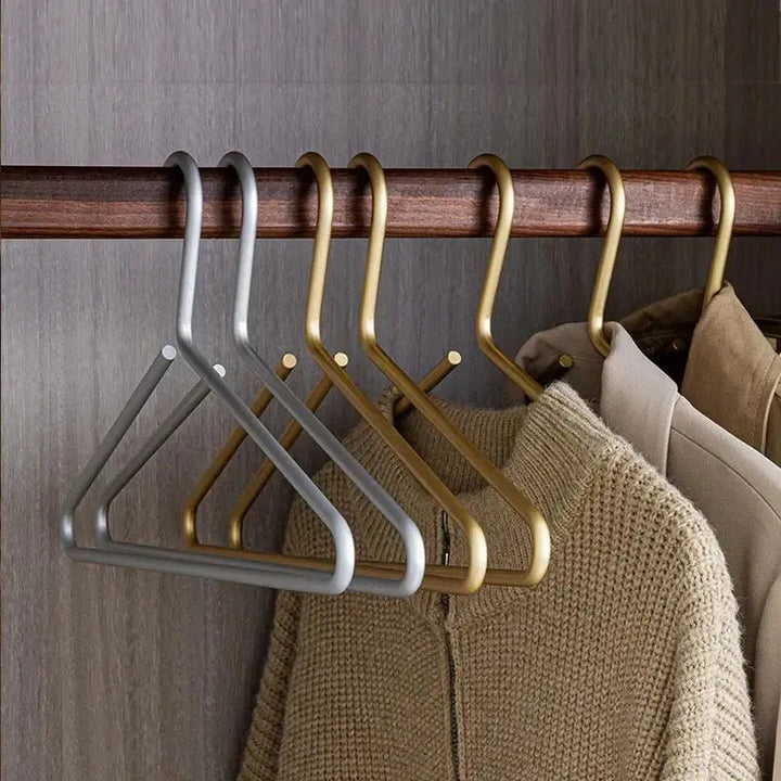 Luxury Non-Slip Hangers - Closura