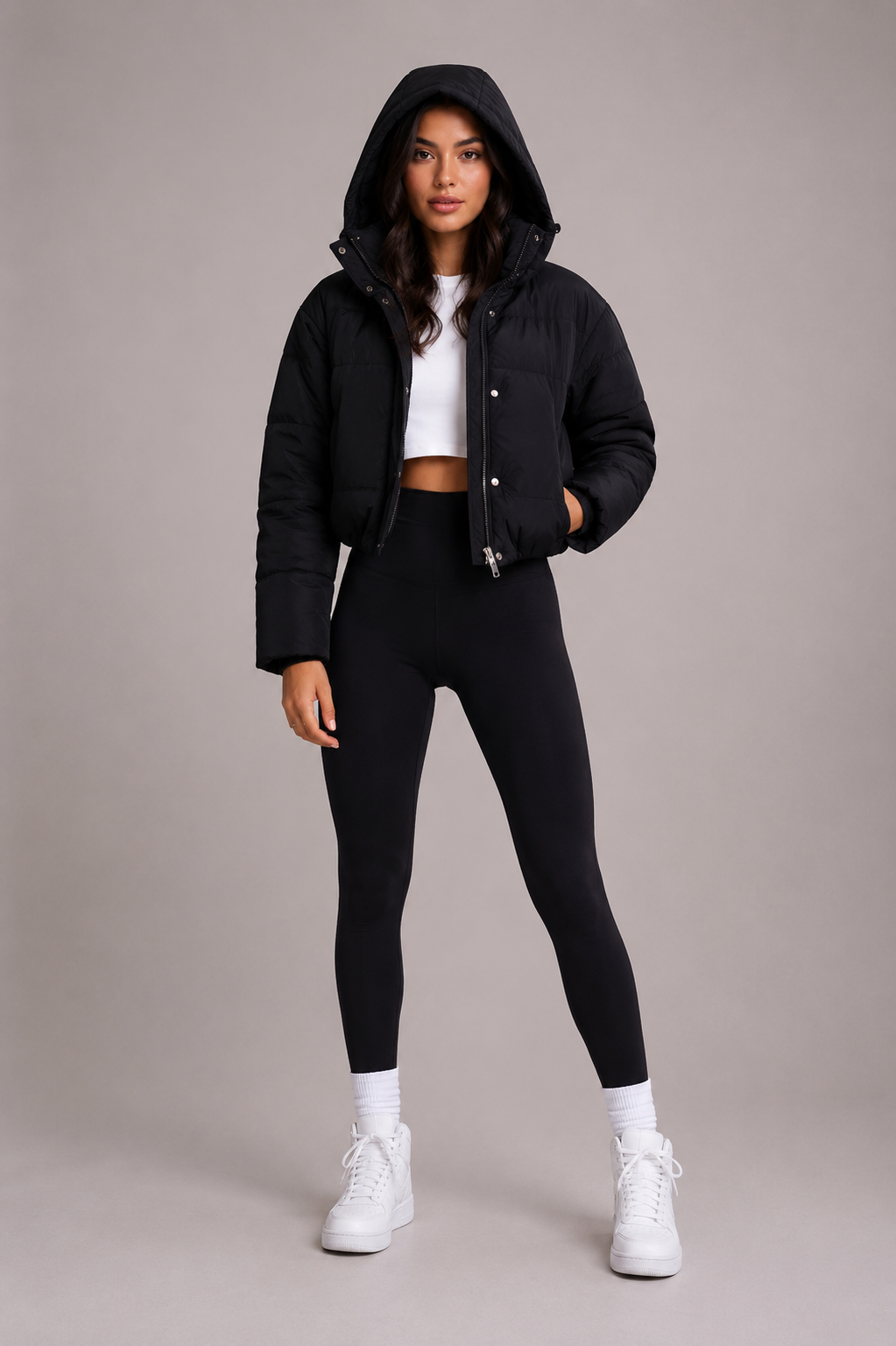 Women's short quilted down jacket with hood and slim fit