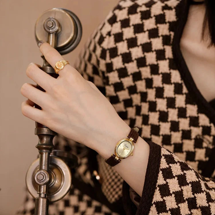 Sienna - Elegant Quartz Watch with Gold-Tone Strap