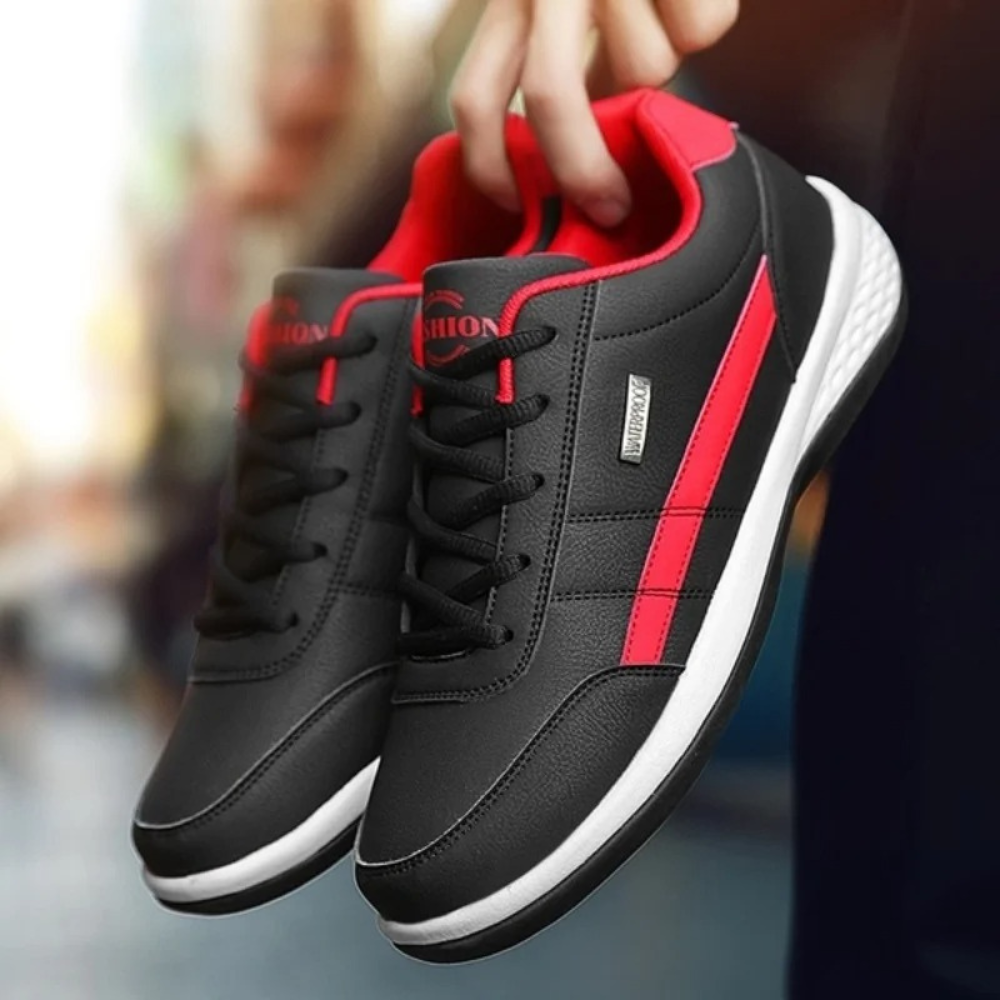 Elegant men's leather trainers with front lacing and side panel