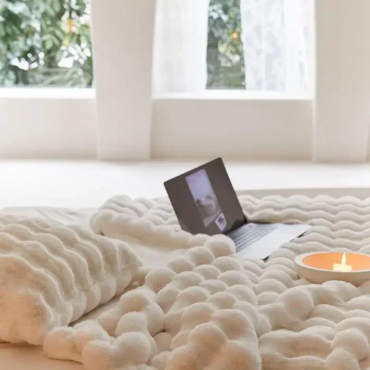 The Plush Blanket Everyone Is Talking About! - WarmWol