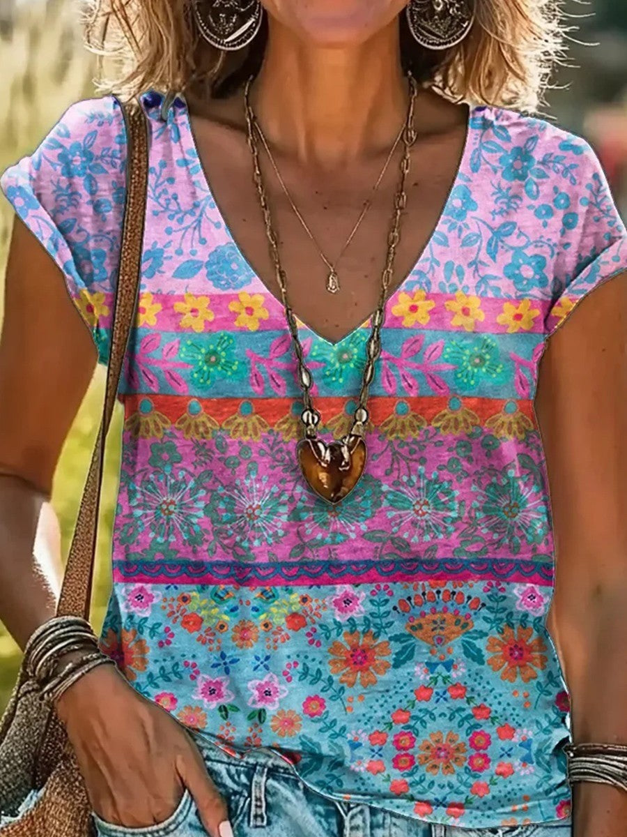 Casual T-Shirt with Floral Print and V-Neck Effortless Style Meets Everyday Comfort