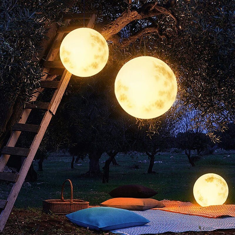 Moon-Shaped Garden Lamp