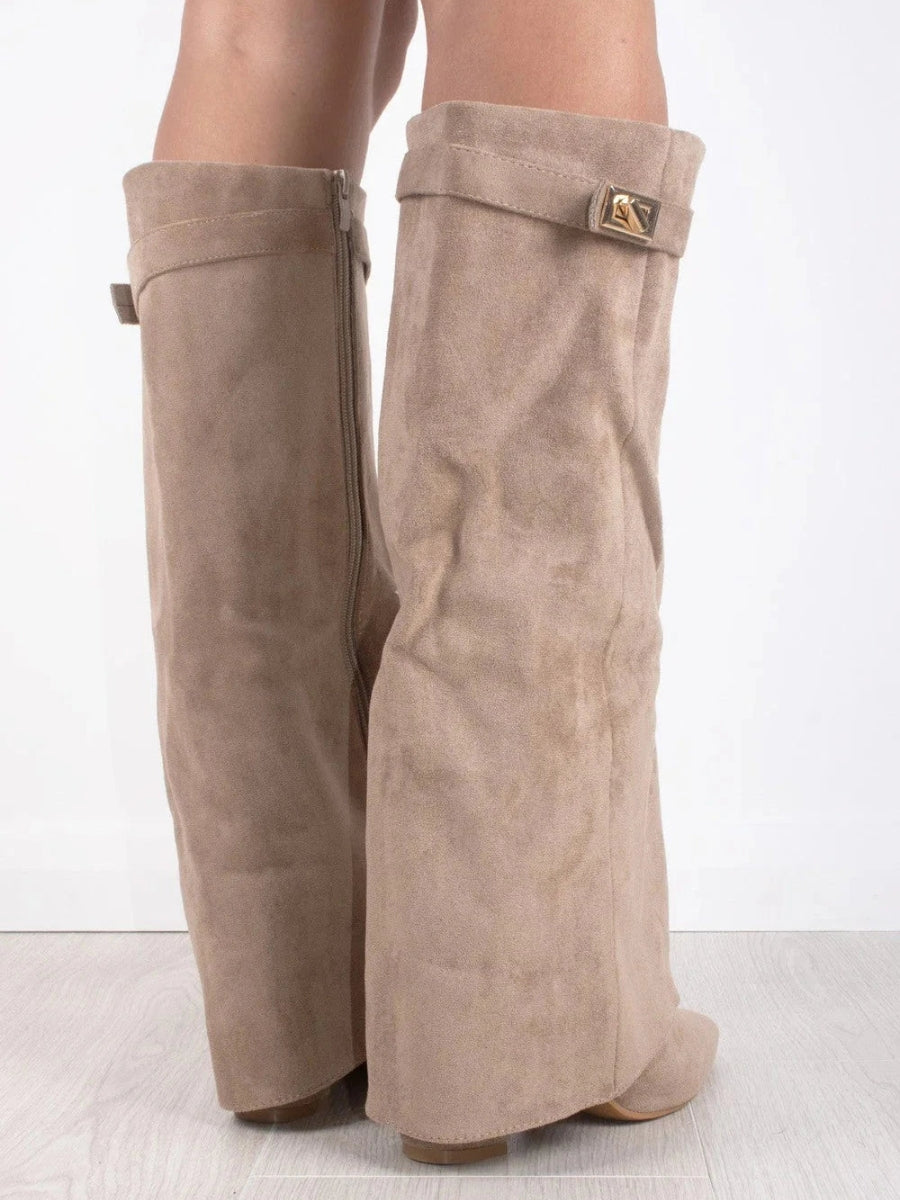High-quality elegant women's shoes – golden details