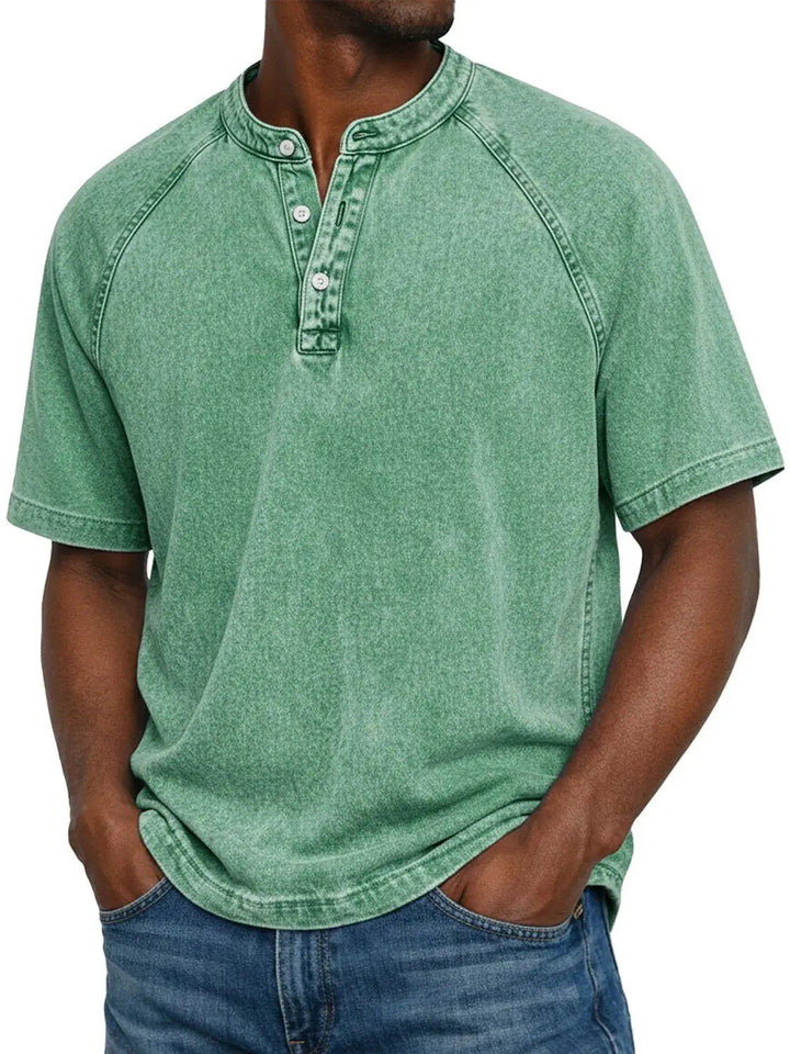 Men's short-sleeved casual T-shirt with raglan sleeves in washed Henley style