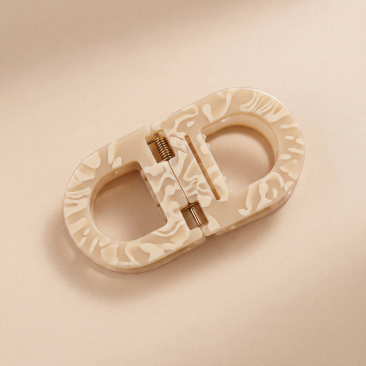 Magnetic hair clip with flat grip – comfortable, bump-free hold
